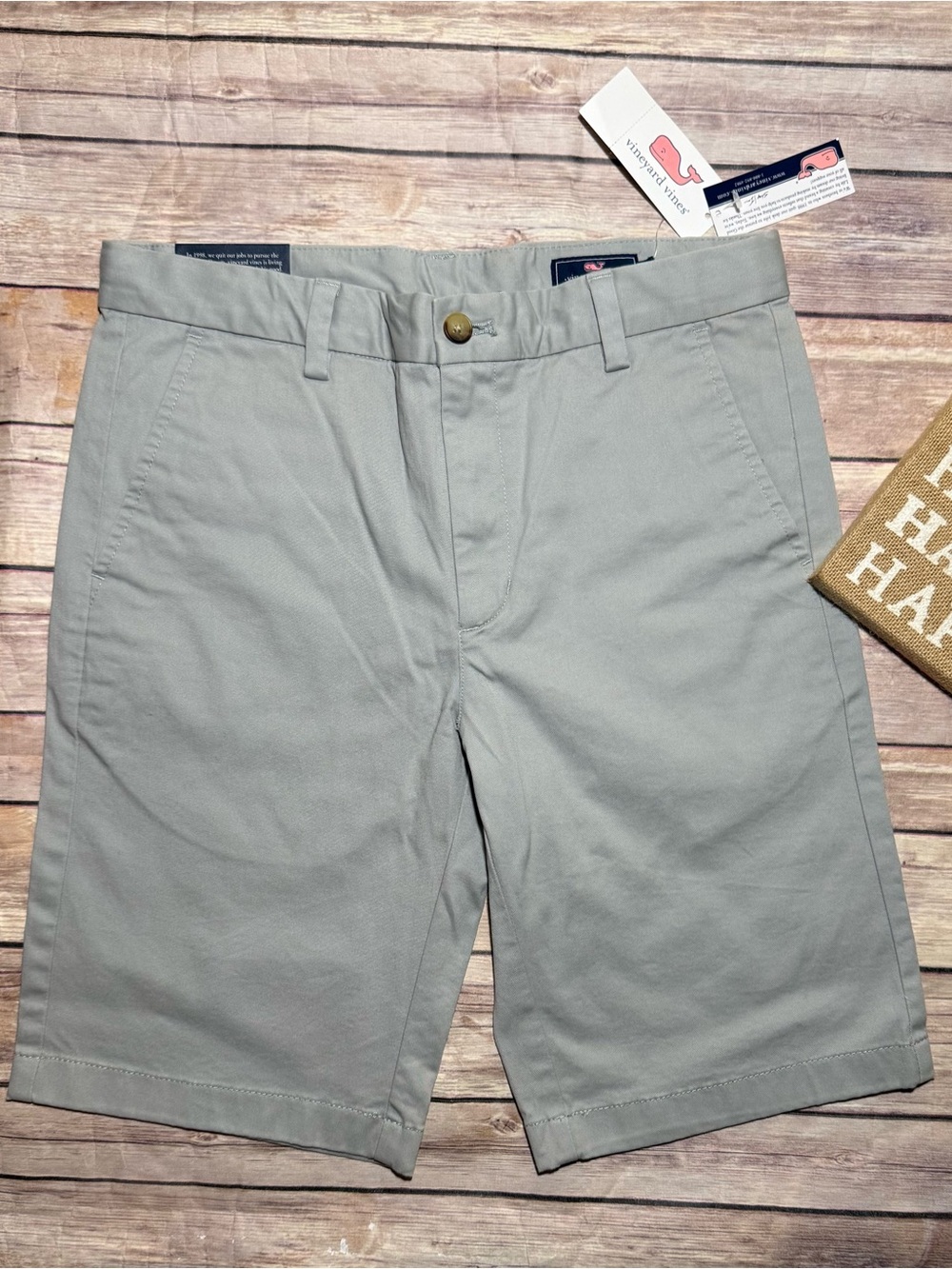 Vineyard Vines Boys
STRETCH BREAKER SHORT Barracuda Gray Size 14 NWT